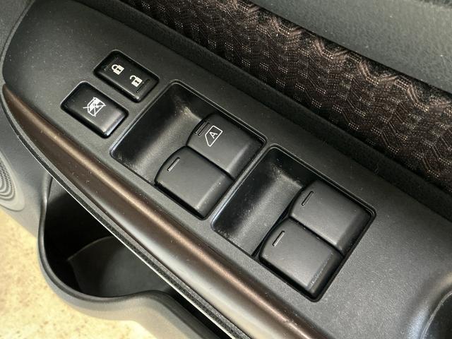 ノートｅ−パワー　メダリスト　ナビ　バックカメラ　ＥＴＣ純正ナビ　ＥＴＣ　社外ドライブレコーダー　プッシュボタンエンジンスタート　ＬＥＤヘッドライト　フルセグチューナー　ブルートゥース対応　アルミホイール　バックカメラ　オートライト　オートエアコン　ＡＢＳ（京都府）の中古車