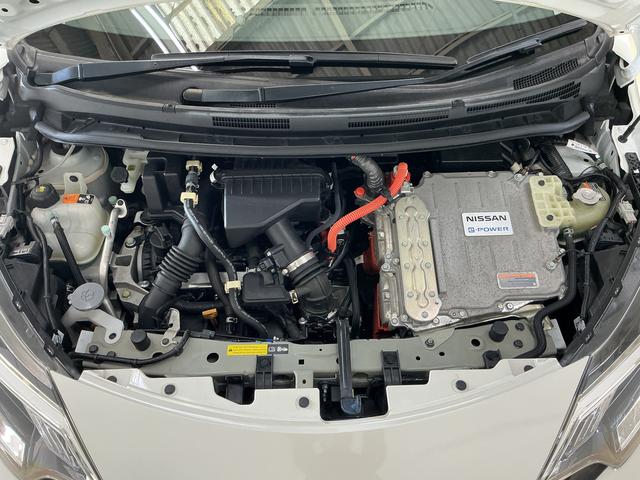 ノートｅ−パワー　メダリスト　ナビ　バックカメラ　ＥＴＣ純正ナビ　ＥＴＣ　社外ドライブレコーダー　プッシュボタンエンジンスタート　ＬＥＤヘッドライト　フルセグチューナー　ブルートゥース対応　アルミホイール　バックカメラ　オートライト　オートエアコン　ＡＢＳ（京都府）の中古車