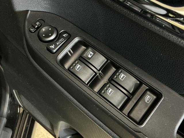 タントカスタムＸ　届出済未使用車　パノラマモニター　２ＷＤ　ＣＶＴ届出済未使用車　パノラマモニター　両側リヤパワースライドドア　プッシュボタンエンジンスタート　ＬＥＤヘッドライト　コーナーセンサー　オートエアコン　オートライト　シートヒーター　アルミホイール　ＡＢＳ（京都府）の中古車