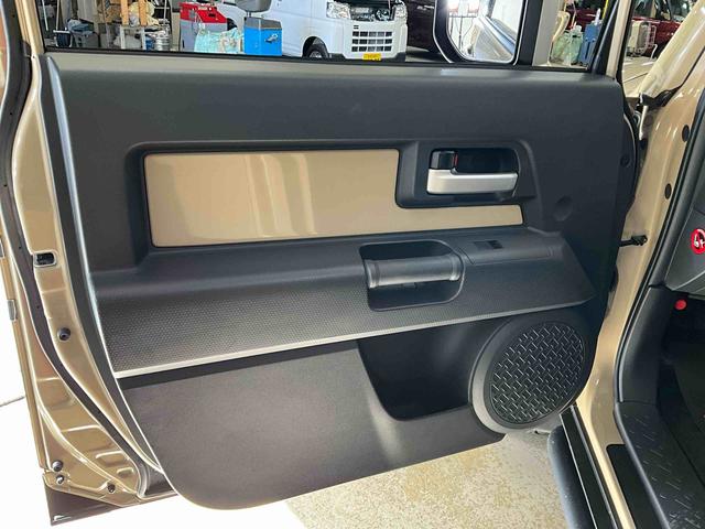 ＦＪクルーザーカラーパッケージナビゲーションＣＤ・ＤＶＤ　ＥＴＣ　バックカメラ　バックソナー　ＫＥＮＷＯＯＤドラレコ　切替４ＷＤ　ＡＴ５速　ガソリン　ＤＵＮＬＯＰグランドトレックＡＴタイヤ　背面タイヤ（京都府）の中古車