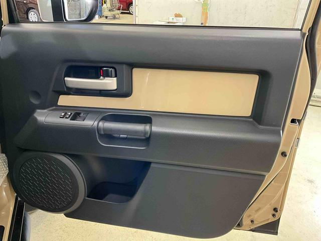 ＦＪクルーザーカラーパッケージナビゲーションＣＤ・ＤＶＤ　ＥＴＣ　バックカメラ　バックソナー　ＫＥＮＷＯＯＤドラレコ　切替４ＷＤ　ＡＴ５速　ガソリン　ＤＵＮＬＯＰグランドトレックＡＴタイヤ　背面タイヤ（京都府）の中古車