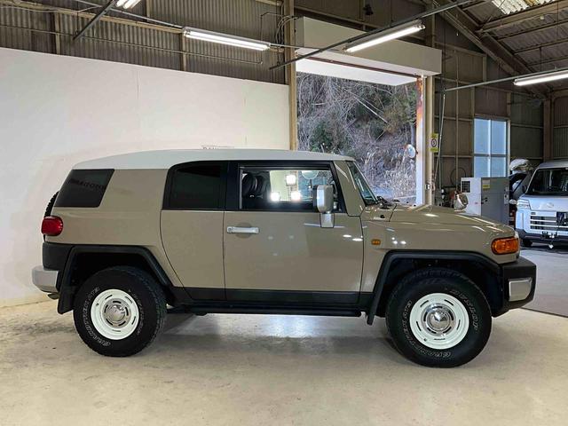 ＦＪクルーザーカラーパッケージナビゲーションＣＤ・ＤＶＤ　ＥＴＣ　バックカメラ　バックソナー　ＫＥＮＷＯＯＤドラレコ　切替４ＷＤ　ＡＴ５速　ガソリン　ＤＵＮＬＯＰグランドトレックＡＴタイヤ　背面タイヤ（京都府）の中古車