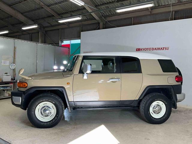 ＦＪクルーザーカラーパッケージナビゲーションＣＤ・ＤＶＤ　ＥＴＣ　バックカメラ　バックソナー　ＫＥＮＷＯＯＤドラレコ　切替４ＷＤ　ＡＴ５速　ガソリン　ＤＵＮＬＯＰグランドトレックＡＴタイヤ　背面タイヤ（京都府）の中古車