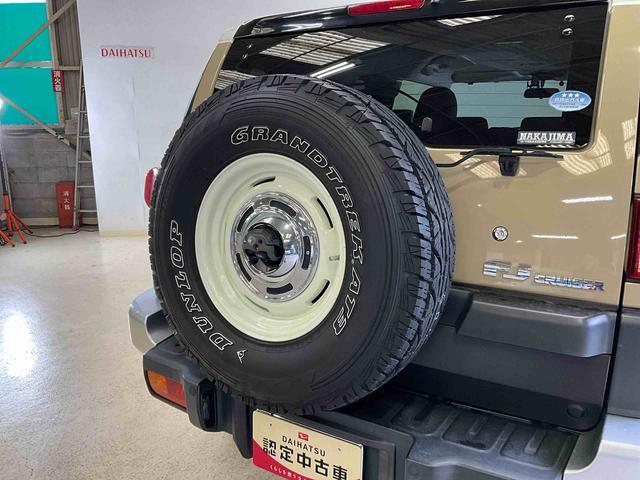 ＦＪクルーザーカラーパッケージナビゲーションＣＤ・ＤＶＤ　ＥＴＣ　バックカメラ　バックソナー　ＫＥＮＷＯＯＤドラレコ　切替４ＷＤ　ＡＴ５速　ガソリン　ＤＵＮＬＯＰグランドトレックＡＴタイヤ　背面タイヤ（京都府）の中古車
