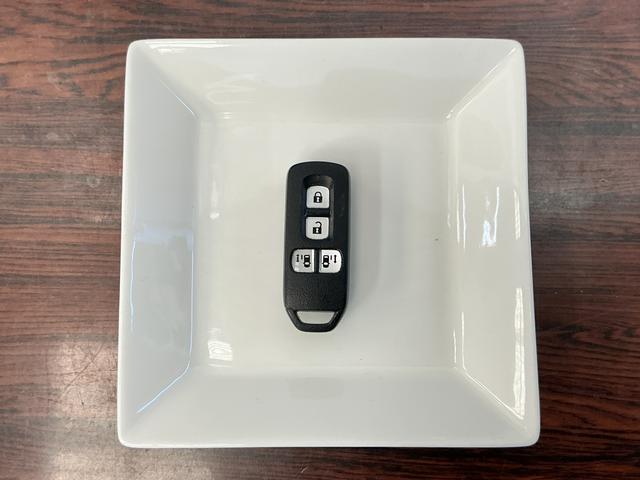 Ｎ−ＢＯＸカスタムＧ　ＳＳブラックスタイルパッケージ　ナビ　バックカメラナビ　バックカメラ　前後ドライブレコーダー　ＥＴＣ　両側電動スライドドア　前席シートヒーター　Ｂｌｕｅｔｏｏｔｈ　衝突軽減ブレーキ　サイドエアバッグ　ＨＩＤヘッドライト　１４インチ純正アルミホイール（京都府）の中古車