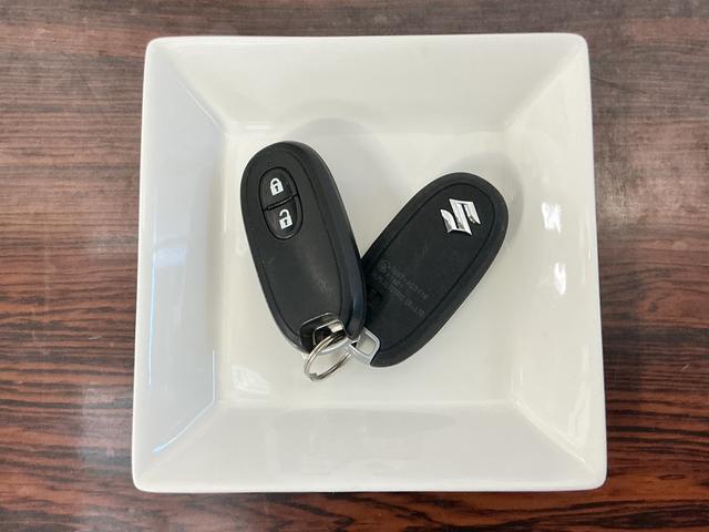 アルトワークスベースグレード　１オーナー　ターボ　５速ＭＴ　ＣＤオーディオワンオーナー　ターボ　５速ＭＴ車　ＣＤオーディオ　ＲＥＣＡＲＯシート　１５インチ純正アルミホイール　スマートキー　プッシュスタート　ＬＥＤヘッドライト　フォグライト　電格ミラースペアキー　ドアバイザー（京都府）の中古車