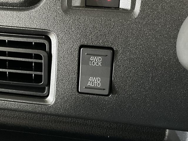 ハイゼットカーゴＤＸ　届出済み未使用車　切替式４ＷＤ　前後コーナーセンサー届出済み未使用車　切替式４ＷＤ　前後コーナーセンサー　オートマチックハイビーム　スマートアシスト　キーレスエントリー　オートライト　スペアキー有り　アイドリングストップ　横滑り防止装置　スペアタイヤ（京都府）の中古車