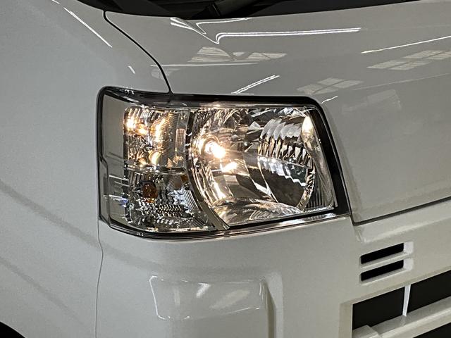 ハイゼットカーゴＤＸ　届出済み未使用車　切替式４ＷＤ　前後コーナーセンサー届出済み未使用車　切替式４ＷＤ　前後コーナーセンサー　オートマチックハイビーム　スマートアシスト　キーレスエントリー　オートライト　スペアキー有り　アイドリングストップ　横滑り防止装置　スペアタイヤ（京都府）の中古車