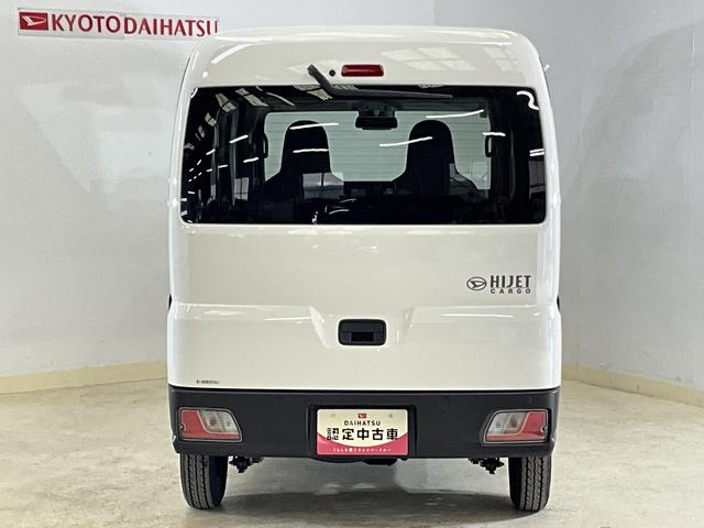 ハイゼットカーゴＤＸ　届出済み未使用車　切替式４ＷＤ　前後コーナーセンサー届出済み未使用車　切替式４ＷＤ　前後コーナーセンサー　オートマチックハイビーム　スマートアシスト　キーレスエントリー　オートライト　スペアキー有り　アイドリングストップ　横滑り防止装置　スペアタイヤ（京都府）の中古車