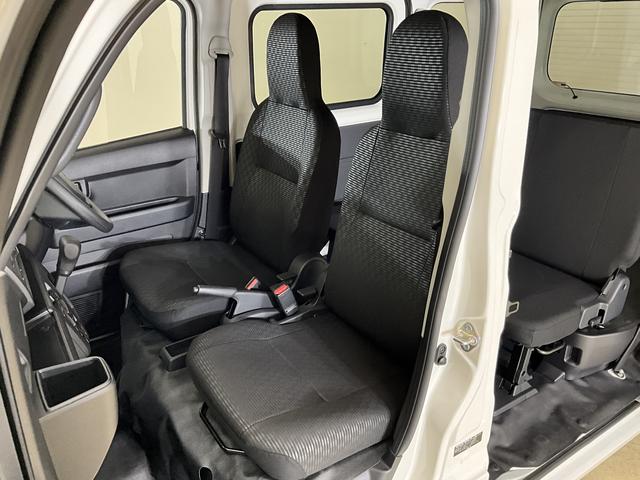 ハイゼットカーゴＤＸ　届出済み未使用車　切替式４ＷＤ　前後コーナーセンサー届出済み未使用車　切替式４ＷＤ　前後コーナーセンサー　オートマチックハイビーム　スマートアシスト　キーレスエントリー　オートライト　スペアキー有り　アイドリングストップ　横滑り防止装置　スペアタイヤ（京都府）の中古車