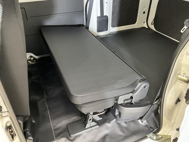 ハイゼットカーゴＤＸ　届出済み未使用車　切替式４ＷＤ　前後コーナーセンサー届出済み未使用車　切替式４ＷＤ　前後コーナーセンサー　オートマチックハイビーム　スマートアシスト　キーレスエントリー　オートライト　スペアキー有り　アイドリングストップ　横滑り防止装置　スペアタイヤ（京都府）の中古車