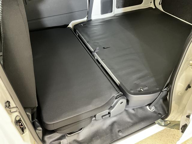 ハイゼットカーゴＤＸ　届出済み未使用車　切替式４ＷＤ　前後コーナーセンサー届出済み未使用車　切替式４ＷＤ　前後コーナーセンサー　オートマチックハイビーム　スマートアシスト　キーレスエントリー　オートライト　スペアキー有り　アイドリングストップ　横滑り防止装置　スペアタイヤ（京都府）の中古車