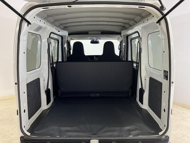 ハイゼットカーゴＤＸ　届出済み未使用車　切替式４ＷＤ　前後コーナーセンサー届出済み未使用車　切替式４ＷＤ　前後コーナーセンサー　オートマチックハイビーム　スマートアシスト　キーレスエントリー　オートライト　スペアキー有り　アイドリングストップ　横滑り防止装置　スペアタイヤ（京都府）の中古車