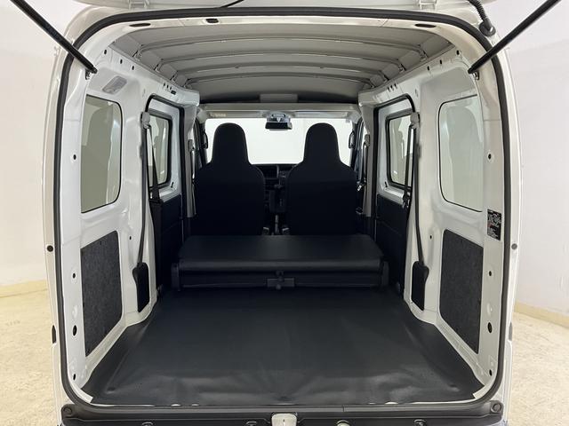 ハイゼットカーゴＤＸ　届出済み未使用車　切替式４ＷＤ　前後コーナーセンサー届出済み未使用車　切替式４ＷＤ　前後コーナーセンサー　オートマチックハイビーム　スマートアシスト　キーレスエントリー　オートライト　スペアキー有り　アイドリングストップ　横滑り防止装置　スペアタイヤ（京都府）の中古車