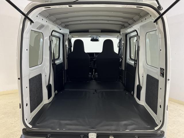 ハイゼットカーゴＤＸ　届出済み未使用車　切替式４ＷＤ　前後コーナーセンサー届出済み未使用車　切替式４ＷＤ　前後コーナーセンサー　オートマチックハイビーム　スマートアシスト　キーレスエントリー　オートライト　スペアキー有り　アイドリングストップ　横滑り防止装置　スペアタイヤ（京都府）の中古車