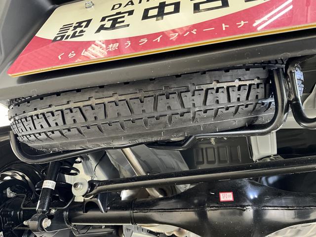 ハイゼットカーゴＤＸ　届出済み未使用車　切替式４ＷＤ　前後コーナーセンサー届出済み未使用車　切替式４ＷＤ　前後コーナーセンサー　オートマチックハイビーム　スマートアシスト　キーレスエントリー　オートライト　スペアキー有り　アイドリングストップ　横滑り防止装置　スペアタイヤ（京都府）の中古車