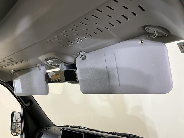 ハイゼットカーゴＤＸ　届出済み未使用車　切替式４ＷＤ　前後コーナーセンサー届出済み未使用車　切替式４ＷＤ　前後コーナーセンサー　オートマチックハイビーム　スマートアシスト　キーレスエントリー　オートライト　スペアキー有り　アイドリングストップ　横滑り防止装置　スペアタイヤ（京都府）の中古車