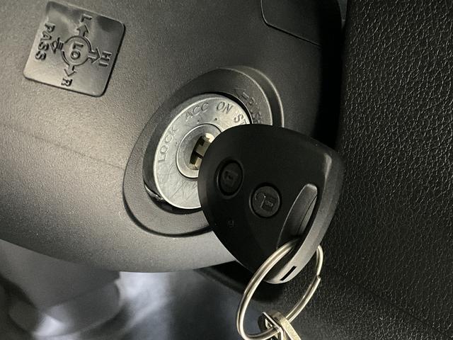 ハイゼットカーゴＤＸ　届出済み未使用車　切替式４ＷＤ　前後コーナーセンサー届出済み未使用車　切替式４ＷＤ　前後コーナーセンサー　オートマチックハイビーム　スマートアシスト　キーレスエントリー　オートライト　スペアキー有り　アイドリングストップ　横滑り防止装置　スペアタイヤ（京都府）の中古車