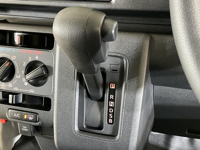 ハイゼットカーゴＤＸ　届出済み未使用車　切替式４ＷＤ　前後コーナーセンサー届出済み未使用車　切替式４ＷＤ　前後コーナーセンサー　オートマチックハイビーム　スマートアシスト　キーレスエントリー　オートライト　スペアキー有り　アイドリングストップ　横滑り防止装置　スペアタイヤ（京都府）の中古車