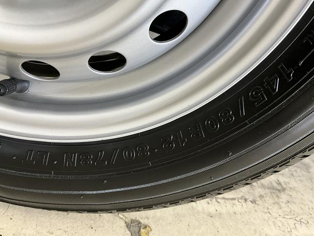 ハイゼットカーゴＤＸ　届出済み未使用車　切替式４ＷＤ　前後コーナーセンサー届出済み未使用車　切替式４ＷＤ　前後コーナーセンサー　オートマチックハイビーム　スマートアシスト　キーレスエントリー　オートライト　スペアキー有り　アイドリングストップ　横滑り防止装置　スペアタイヤ（京都府）の中古車