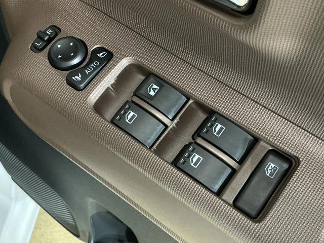 ムーヴキャンバスセオリーＧ　届出済未使用車　ナビ　パノラマモニタースマートアシスト　ナビ　パノラマモニター　フルセグチューナー　ブルートゥース対応　プッシュボタンエンジンスタート　両側リヤパワースライドドア　コーナーセンサ　ＬＥＤヘッドライト　オートエアコン　ＡＢＳ（京都府）の中古車