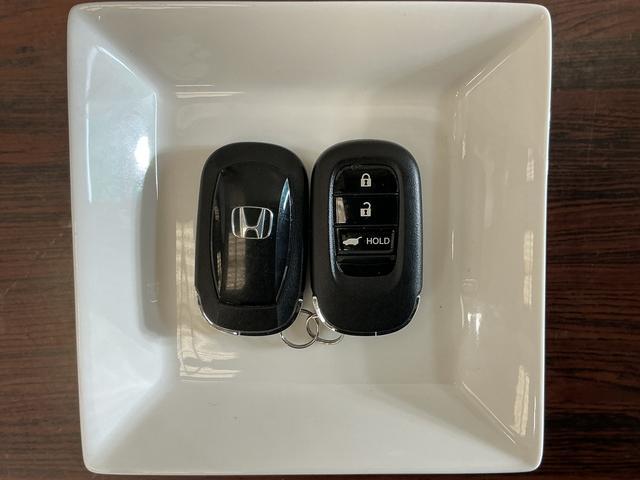 ヴェゼルｅ：ＨＥＶ　Ｚ　ナビ　バックカメラ　ＥＴＣ　ドライブレコーダナビ　バックカメラ　ＥＴＣ　ドライブレコーダー　フルセグチューナー　ブルートゥース対応　クルーズコントロール　アルミホイール　プッシュボタンエンジンスタート　シートヒーター　ＬＥＤヘッドランプ　ＡＢＳ（京都府）の中古車