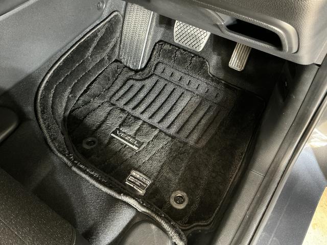 ヴェゼルｅ：ＨＥＶ　Ｚ　ナビ　バックカメラ　ＥＴＣ　ドライブレコーダナビ　バックカメラ　ＥＴＣ　ドライブレコーダー　フルセグチューナー　ブルートゥース対応　クルーズコントロール　アルミホイール　プッシュボタンエンジンスタート　シートヒーター　ＬＥＤヘッドランプ　ＡＢＳ（京都府）の中古車