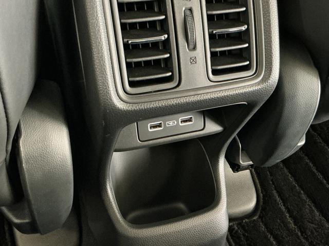 ヴェゼルｅ：ＨＥＶ　Ｚ　ナビ　バックカメラ　ＥＴＣ　ドライブレコーダナビ　バックカメラ　ＥＴＣ　ドライブレコーダー　フルセグチューナー　ブルートゥース対応　クルーズコントロール　アルミホイール　プッシュボタンエンジンスタート　シートヒーター　ＬＥＤヘッドランプ　ＡＢＳ（京都府）の中古車