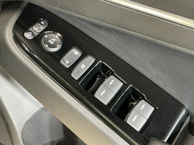 ヴェゼルｅ：ＨＥＶ　Ｚ　ナビ　バックカメラ　ＥＴＣ　ドライブレコーダナビ　バックカメラ　ＥＴＣ　ドライブレコーダー　フルセグチューナー　ブルートゥース対応　クルーズコントロール　アルミホイール　プッシュボタンエンジンスタート　シートヒーター　ＬＥＤヘッドランプ　ＡＢＳ（京都府）の中古車