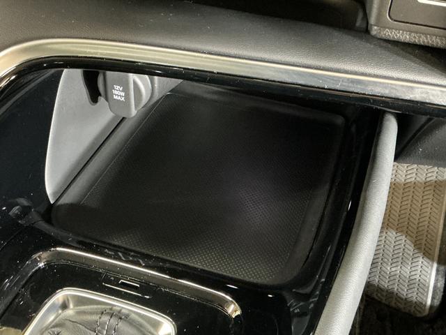 ヴェゼルｅ：ＨＥＶ　Ｚ　ナビ　バックカメラ　ＥＴＣ　ドライブレコーダナビ　バックカメラ　ＥＴＣ　ドライブレコーダー　フルセグチューナー　ブルートゥース対応　クルーズコントロール　アルミホイール　プッシュボタンエンジンスタート　シートヒーター　ＬＥＤヘッドランプ　ＡＢＳ（京都府）の中古車