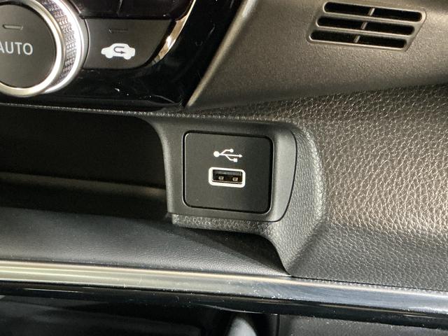 ヴェゼルｅ：ＨＥＶ　Ｚ　ナビ　バックカメラ　ＥＴＣ　ドライブレコーダナビ　バックカメラ　ＥＴＣ　ドライブレコーダー　フルセグチューナー　ブルートゥース対応　クルーズコントロール　アルミホイール　プッシュボタンエンジンスタート　シートヒーター　ＬＥＤヘッドランプ　ＡＢＳ（京都府）の中古車