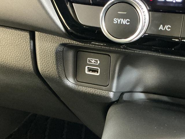 ヴェゼルｅ：ＨＥＶ　Ｚ　ナビ　バックカメラ　ＥＴＣ　ドライブレコーダナビ　バックカメラ　ＥＴＣ　ドライブレコーダー　フルセグチューナー　ブルートゥース対応　クルーズコントロール　アルミホイール　プッシュボタンエンジンスタート　シートヒーター　ＬＥＤヘッドランプ　ＡＢＳ（京都府）の中古車