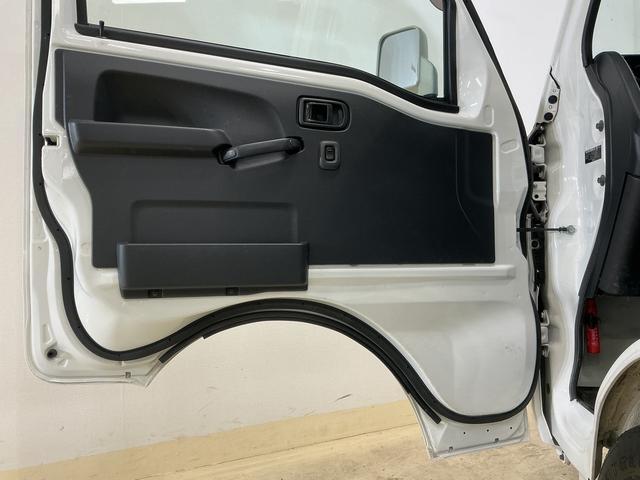 ハイゼットトラックＥＸＴ　ワンオーナー　切替式４ＷＤ　５速ＭＴ　３方開ワンオーナー　切替式４ＷＤ　５速ＭＴ　３方開　ＣＤオーディオ　荷台作業灯　デフロック　ラバーマット　ゲートプロテクター　ドアバイザー　フォグライト　キーレスエントリー　１２Ｖ電源ソケット（京都府）の中古車