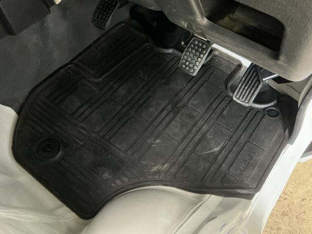 ハイゼットトラックＥＸＴ　ワンオーナー　切替式４ＷＤ　５速ＭＴ　３方開ワンオーナー　切替式４ＷＤ　５速ＭＴ　３方開　ＣＤオーディオ　荷台作業灯　デフロック　ラバーマット　ゲートプロテクター　ドアバイザー　フォグライト　キーレスエントリー　１２Ｖ電源ソケット（京都府）の中古車