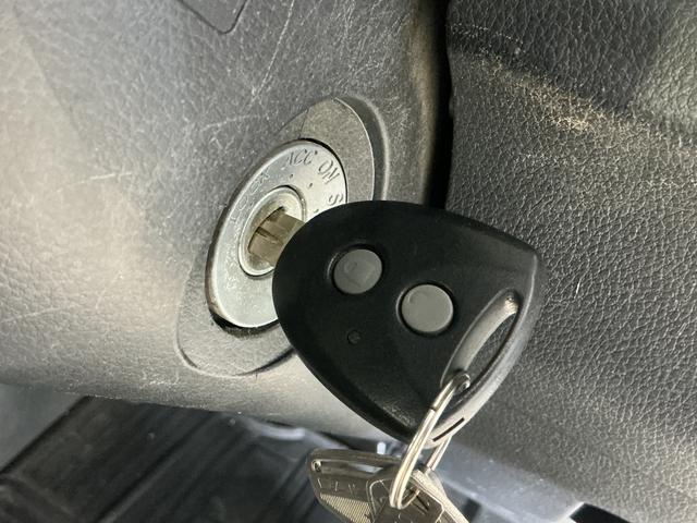 ハイゼットトラックＥＸＴ　ワンオーナー　切替式４ＷＤ　５速ＭＴ　３方開ワンオーナー　切替式４ＷＤ　５速ＭＴ　３方開　ＣＤオーディオ　荷台作業灯　デフロック　ラバーマット　ゲートプロテクター　ドアバイザー　フォグライト　キーレスエントリー　１２Ｖ電源ソケット（京都府）の中古車