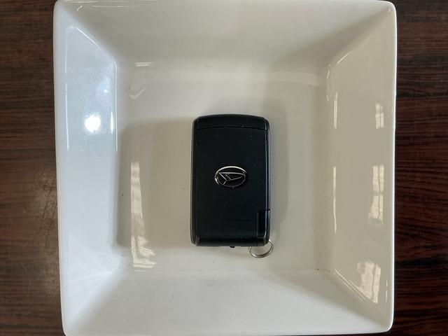 ミラココアココアプラスＸ　ＣＤオーディオ　ルーフレール　フォグライトＣＤオーディオ　ルーフレール　フォグライト　スマートキー　ウインカーミラー　ドアバイザー　盗難防止装置　ヘッドライトレべライザー　１２Ｖ電源ソケット　電動格納ドアミラー　スペアタイヤ　オートエアコン（京都府）の中古車