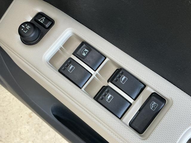 ミラココアココアプラスＸ　ＣＤオーディオ　ルーフレール　フォグライトＣＤオーディオ　ルーフレール　フォグライト　スマートキー　ウインカーミラー　ドアバイザー　盗難防止装置　ヘッドライトレべライザー　１２Ｖ電源ソケット　電動格納ドアミラー　スペアタイヤ　オートエアコン（京都府）の中古車