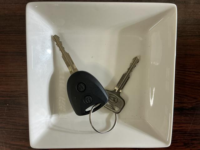 ハイゼットカーゴＤＸ　切替式４ＷＤ　ラジオデッキ　リアコーナーセンサー切替式４ＷＤ　ラジオデッキ　リアコーナーセンサー　オートマチックハイビーム　キーレスエントリー　オートライト　横滑り防止装置　アイドリングストップ　盗難防止装置　１２Ｖ電源ソケット　マニュアルエアコン（京都府）の中古車