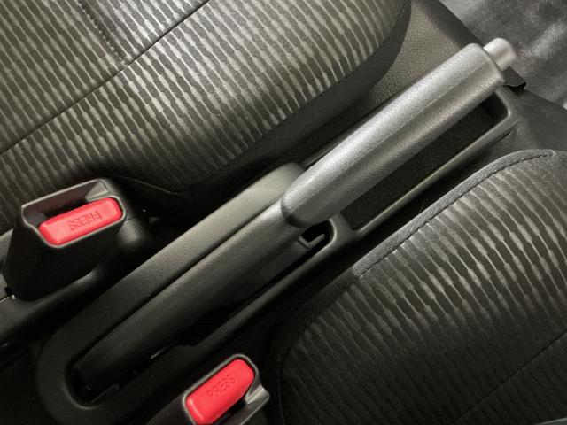 ハイゼットカーゴＤＸ　切替式４ＷＤ　ラジオデッキ　リアコーナーセンサー切替式４ＷＤ　ラジオデッキ　リアコーナーセンサー　オートマチックハイビーム　キーレスエントリー　オートライト　横滑り防止装置　アイドリングストップ　盗難防止装置　１２Ｖ電源ソケット　マニュアルエアコン（京都府）の中古車