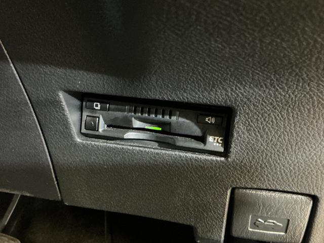 カローラフィールダー１．５Ｇ　ナビ　ＥＴＣ　ドライブレコーダー　キーレスリモコントヨタ純正ナビ　ＥＴＣ　社外ドライブレコーダー　キーレスリモコン　フルセグチューナー　ブルートゥース対応　オートライト　オートエアコン　カーペットマット　バイザー　ホイールキャップ　ＡＢＳ（京都府）の中古車