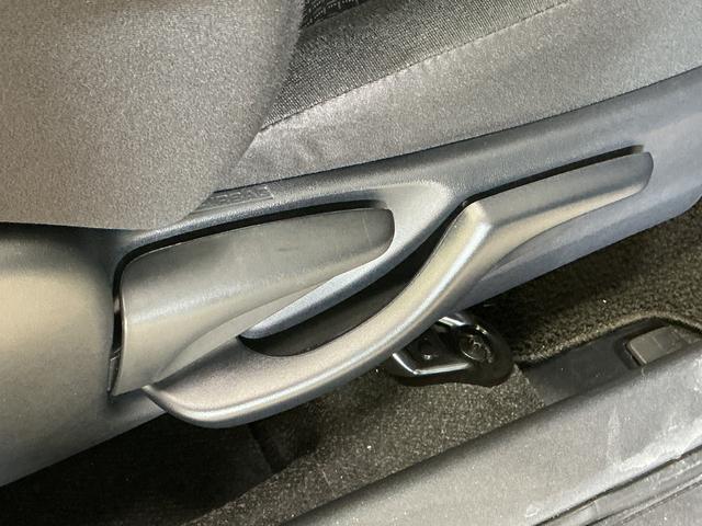 カローラフィールダー１．５Ｇ　ナビ　ＥＴＣ　ドライブレコーダー　キーレスリモコントヨタ純正ナビ　ＥＴＣ　社外ドライブレコーダー　キーレスリモコン　フルセグチューナー　ブルートゥース対応　オートライト　オートエアコン　カーペットマット　バイザー　ホイールキャップ　ＡＢＳ（京都府）の中古車