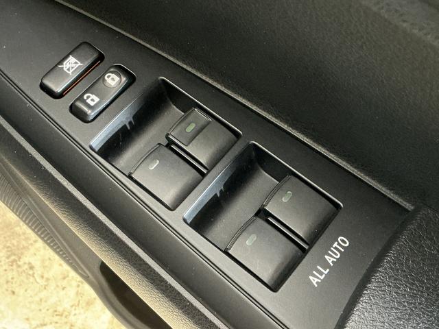 カローラフィールダー１．５Ｇ　ナビ　ＥＴＣ　ドライブレコーダー　キーレスリモコントヨタ純正ナビ　ＥＴＣ　社外ドライブレコーダー　キーレスリモコン　フルセグチューナー　ブルートゥース対応　オートライト　オートエアコン　カーペットマット　バイザー　ホイールキャップ　ＡＢＳ（京都府）の中古車