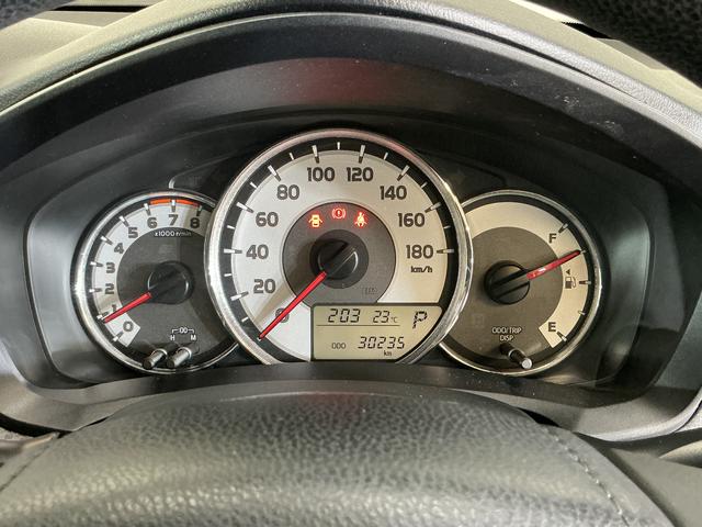 カローラフィールダー１．５Ｇ　ナビ　ＥＴＣ　ドライブレコーダー　キーレスリモコントヨタ純正ナビ　ＥＴＣ　社外ドライブレコーダー　キーレスリモコン　フルセグチューナー　ブルートゥース対応　オートライト　オートエアコン　カーペットマット　バイザー　ホイールキャップ　ＡＢＳ（京都府）の中古車