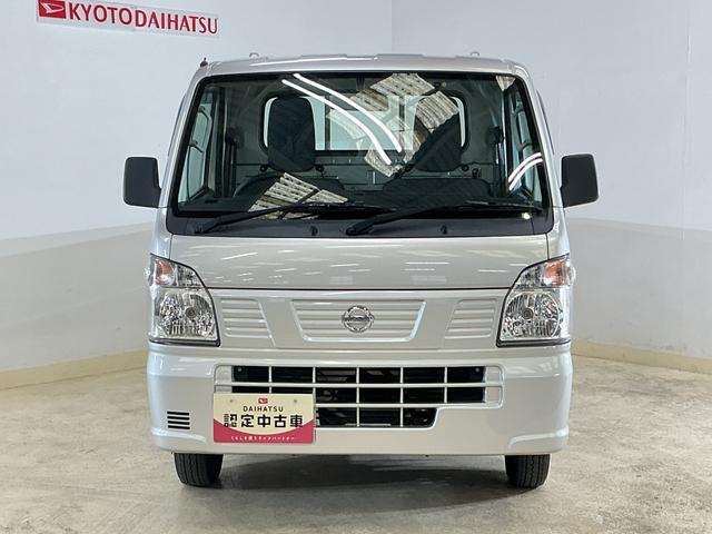 ＮＴ１００クリッパートラックＤＸ　ワンオーナー　ＡＴ車　ラジオデッキ　ＥＴＣ　３方開ワンオーナー　ＡＴ車　ラジオデッキ　ＥＴＣ　３方開　ゲートプロテクター　マッドフラップ　ドアバイザー　マニュアルエアコン　ヘッドライトレべライザー　１２Ｖ電源ソケット　スペアタイヤ　助手席エアバッグ（京都府）の中古車