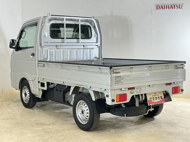 ＮＴ１００クリッパートラックＤＸ　ワンオーナー　ＡＴ車　ラジオデッキ　ＥＴＣ　３方開ワンオーナー　ＡＴ車　ラジオデッキ　ＥＴＣ　３方開　ゲートプロテクター　マッドフラップ　ドアバイザー　マニュアルエアコン　ヘッドライトレべライザー　１２Ｖ電源ソケット　スペアタイヤ　助手席エアバッグ（京都府）の中古車