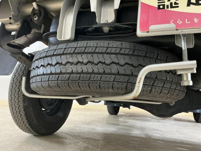 ＮＴ１００クリッパートラックＤＸ　ワンオーナー　ＡＴ車　ラジオデッキ　ＥＴＣ　３方開ワンオーナー　ＡＴ車　ラジオデッキ　ＥＴＣ　３方開　ゲートプロテクター　マッドフラップ　ドアバイザー　マニュアルエアコン　ヘッドライトレべライザー　１２Ｖ電源ソケット　スペアタイヤ　助手席エアバッグ（京都府）の中古車