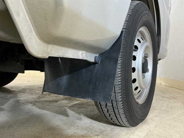 ＮＴ１００クリッパートラックＤＸ　ワンオーナー　ＡＴ車　ラジオデッキ　ＥＴＣ　３方開ワンオーナー　ＡＴ車　ラジオデッキ　ＥＴＣ　３方開　ゲートプロテクター　マッドフラップ　ドアバイザー　マニュアルエアコン　ヘッドライトレべライザー　１２Ｖ電源ソケット　スペアタイヤ　助手席エアバッグ（京都府）の中古車