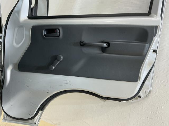 ＮＴ１００クリッパートラックＤＸ　ワンオーナー　ＡＴ車　ラジオデッキ　ＥＴＣ　３方開ワンオーナー　ＡＴ車　ラジオデッキ　ＥＴＣ　３方開　ゲートプロテクター　マッドフラップ　ドアバイザー　マニュアルエアコン　ヘッドライトレべライザー　１２Ｖ電源ソケット　スペアタイヤ　助手席エアバッグ（京都府）の中古車