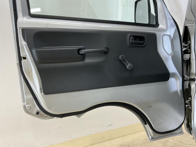 ＮＴ１００クリッパートラックＤＸ　ワンオーナー　ＡＴ車　ラジオデッキ　ＥＴＣ　３方開ワンオーナー　ＡＴ車　ラジオデッキ　ＥＴＣ　３方開　ゲートプロテクター　マッドフラップ　ドアバイザー　マニュアルエアコン　ヘッドライトレべライザー　１２Ｖ電源ソケット　スペアタイヤ　助手席エアバッグ（京都府）の中古車