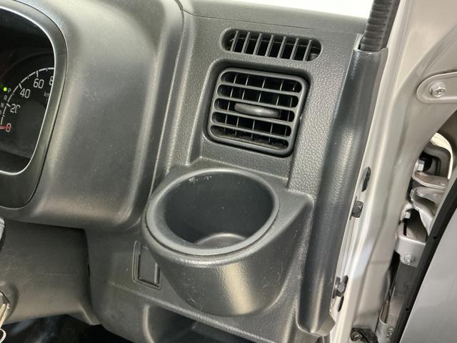 ＮＴ１００クリッパートラックＤＸ　ワンオーナー　ＡＴ車　ラジオデッキ　ＥＴＣ　３方開ワンオーナー　ＡＴ車　ラジオデッキ　ＥＴＣ　３方開　ゲートプロテクター　マッドフラップ　ドアバイザー　マニュアルエアコン　ヘッドライトレべライザー　１２Ｖ電源ソケット　スペアタイヤ　助手席エアバッグ（京都府）の中古車